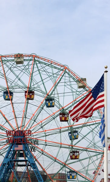Wonder Wheel located at Deno's Wonder Wheel Amusement Park in Co — Stock Photo, Image