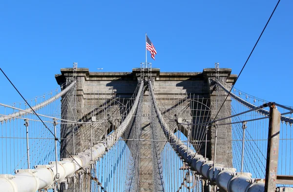 Brooklyn Bridge em Manhattan sobre Hudson River . — Fotografia de Stock