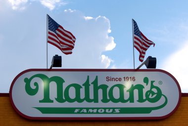 de nathan's teken op 01 september 2013 in coney island, ny.