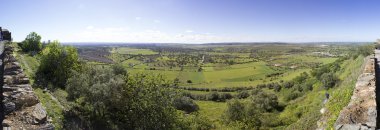 monsaraz Alentejo kasabadan görüntüleyin. Portekiz