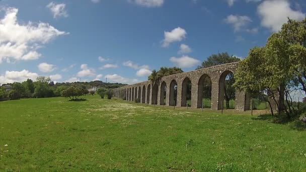 Água de prata aqueduct oder Aquädukt aus Silberwasser in évora, portugal. — Stockvideo