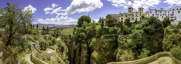 Ronda pejzaż panoramiczny widok. miasta w hiszpańskiej wspólnocie autonomicznej Andaluzja. — Zdjęcie stockowe