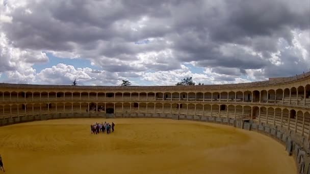 Pan timelapse a plaza de toros de ronda, a legrégebbi bikaviadal gyűrű, Spanyolország. — Stock videók