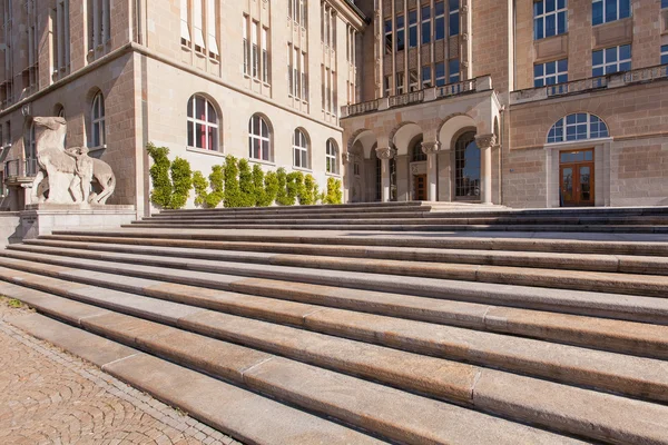 Zürichs universitet huvudbyggnad entré — Stockfoto