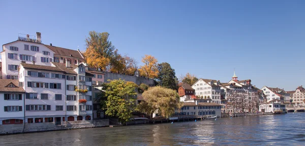 Zurich, Swiss, sungai Limmat, musim gugur — Stok Foto