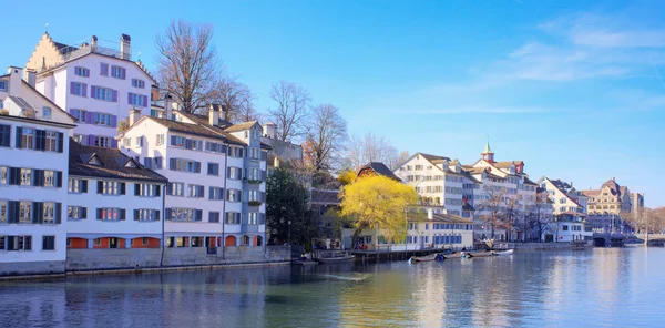 Zürich, uitzicht op de rivier limmat — Stockfoto