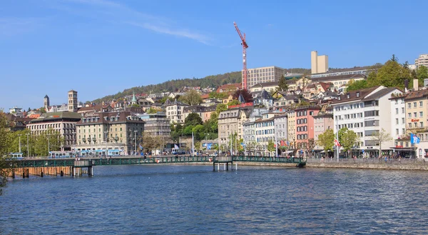 Zürich, Blick auf den zentralen Platz über den Limmatfluss — Stockfoto