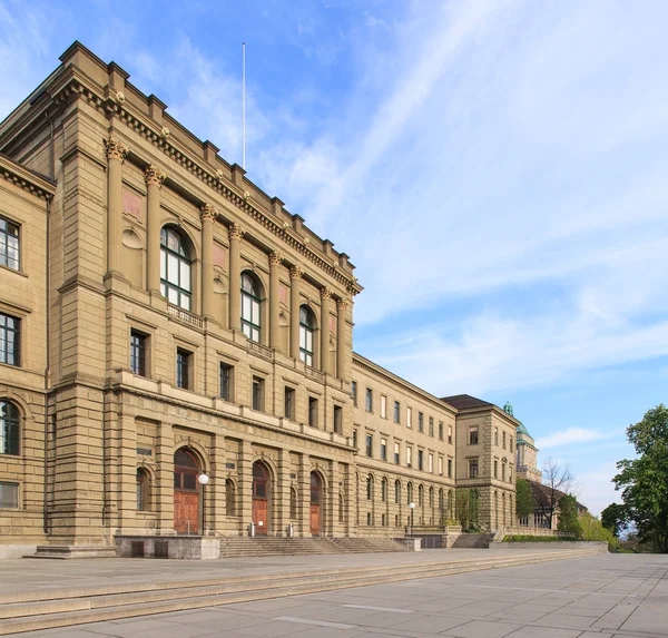 Здания Цюрихского университета — стоковое фото