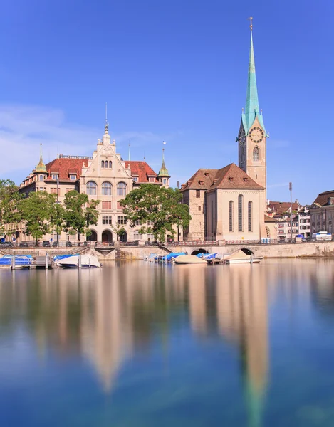 Zurich, la Catedral de Lady Minster y el Ayuntamiento —  Fotos de Stock