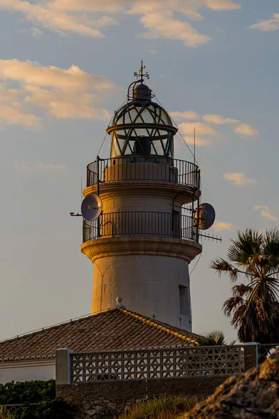 Die Sonne Die Den Leuchtturm Morgengrauen Mittelmeer Erleuchtet — Stockfoto