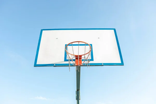 Basket Hoop Blå Himmel Bakgrund Stockbild