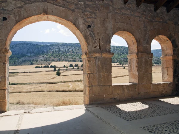 Capela moçárabe com pórtico românico — Fotografia de Stock