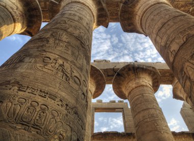 karnak Tapınağı sütunlar