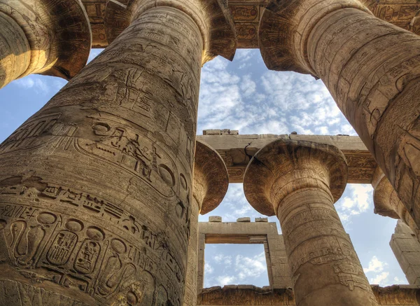 Columnas en el templo de Karnak — Foto de Stock