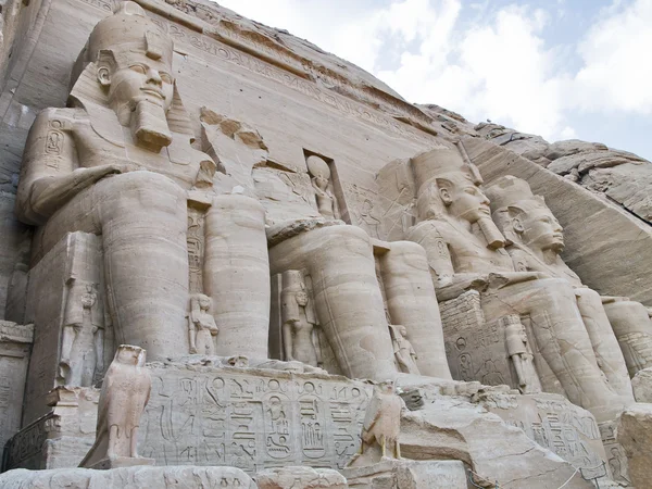 Vista frontale del Tempio del Re Ramses II ad Abu Simbel — Foto Stock