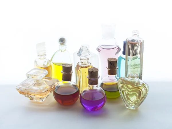 Vier Parfümflaschen — Stockfoto