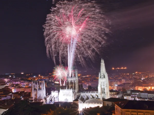 Fuochi d'artificio nella Cattedrale di Burgo — Foto Stock
