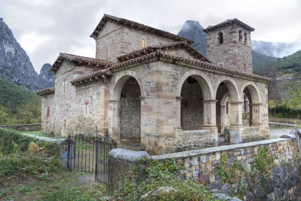 Mozarabic church of Santa Maria de Lebeña, Spain — Stockfoto