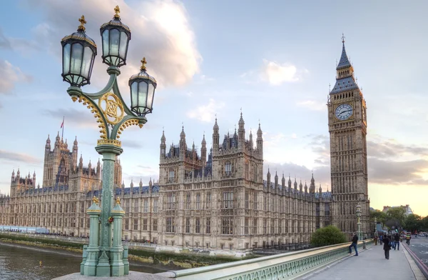 Big Ben y la Cámara del Parlamento en la noche — Foto de Stock