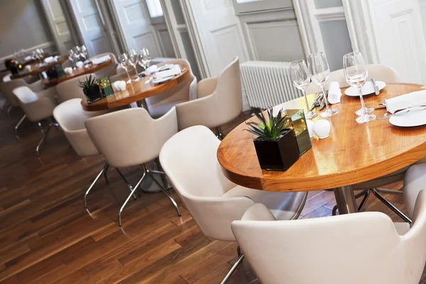 Round wooden table in restaurant — Stock Photo, Image