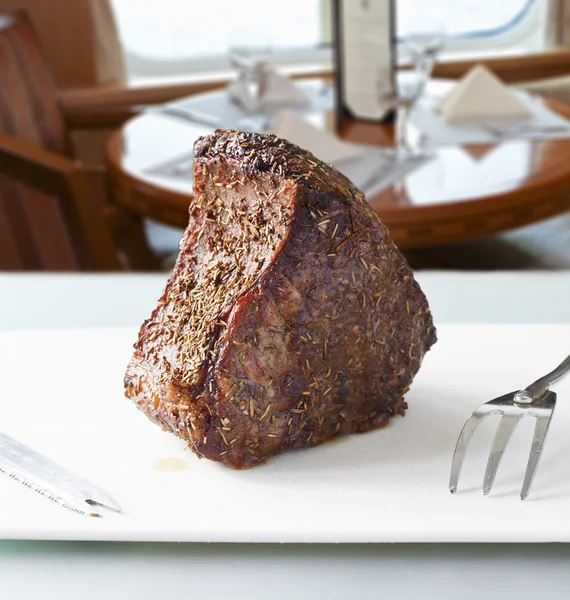 Roast meat ready for carving — Stock Photo, Image