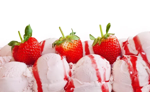 Jahodová zmrzlina a ovoce — Stock fotografie