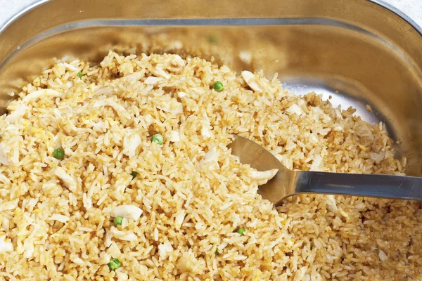 Chinese fried rice with peas and chicken. — Stock Photo, Image