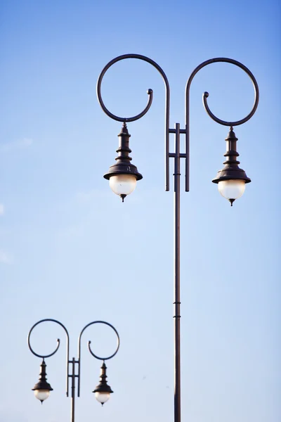 Lamp post against clear blue sky — Stock Photo, Image