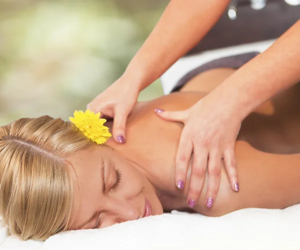 Relaxing massage for young beautiful woman — Stock Photo, Image