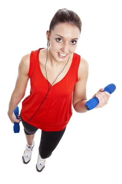 Jeune femme en forme faisant de l'exercice avec des poids — Photo