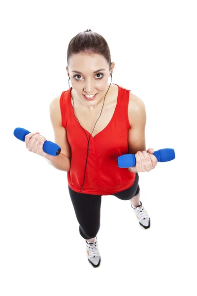 Jeune femme en forme faisant de l'exercice avec des poids — Photo