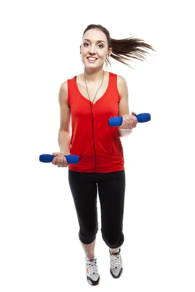 Jovem mulher apta a se exercitar com pesos — Fotografia de Stock