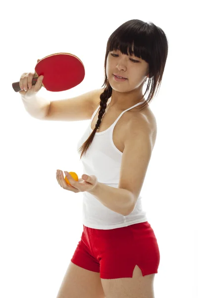 Ung asiatisk kvinna med en bordtennis racket — Stockfoto