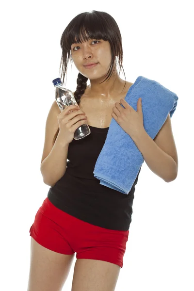 Jeune femme asiatique avec une raquette de ping-pong isolée sur blanc — Photo