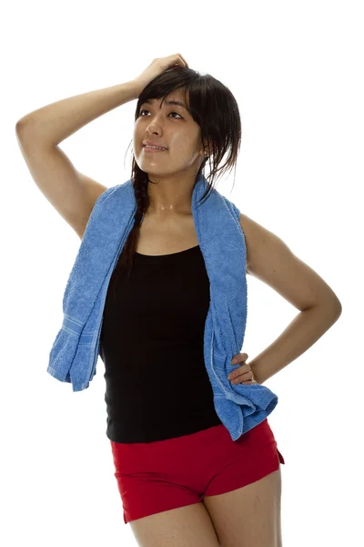 Ganska ung asiatisk kvinna med handduk efter fitness — Stockfoto