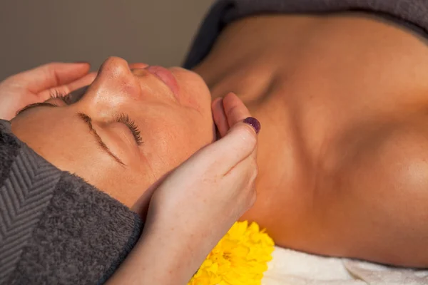 Facial massage at SPA salon — Stock Photo, Image