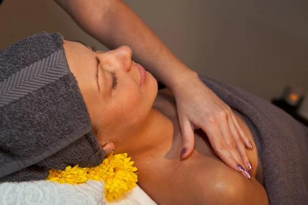 Facial massage at SPA salon — Stock Photo, Image