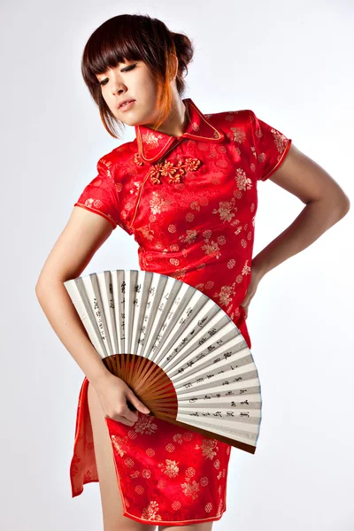 Modelo chinês no vestido tradicional Cheongsam — Fotografia de Stock