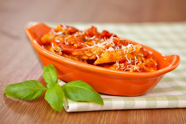 Spicy chicken penne pasta — Stock Photo, Image