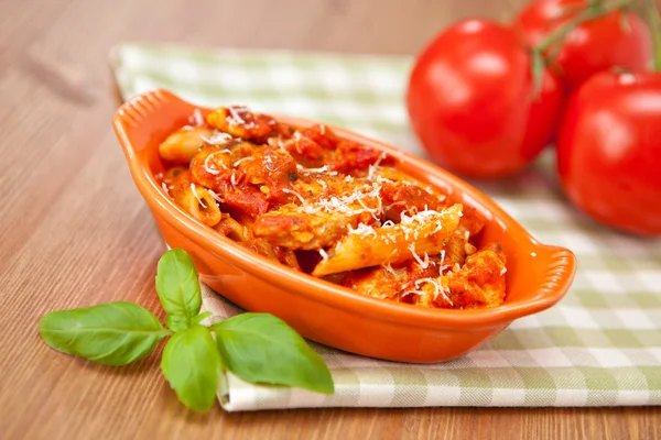 Kryddig kyckling penne pasta — Stockfoto