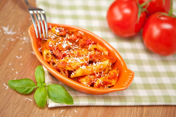 Spicy chicken penne pasta — Stock Photo, Image