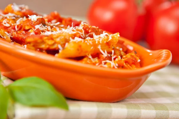 Spicy chicken penne pasta — Stock Photo, Image