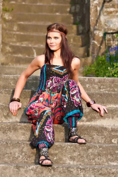 Portrét mladé hippie dívka — Stock fotografie