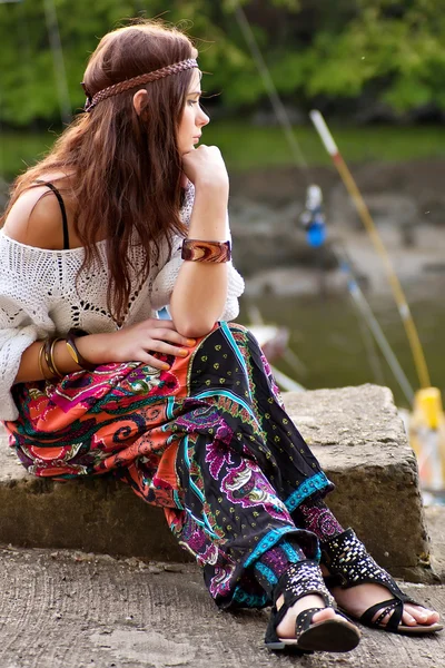 Retrato de jovem hippie menina — Fotografia de Stock