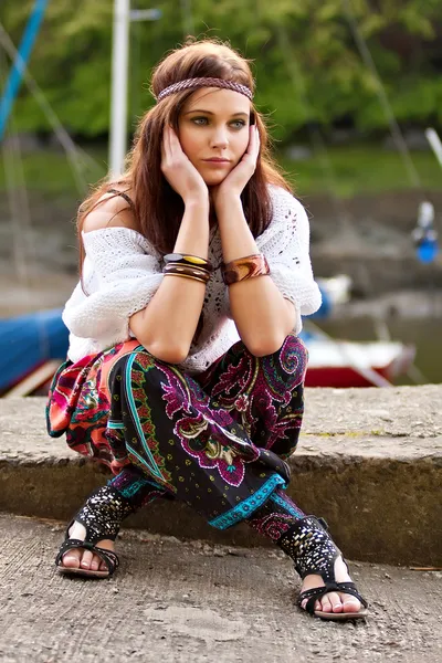 Retrato de jovem hippie menina — Fotografia de Stock