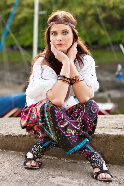 Retrato de jovem hippie menina — Fotografia de Stock