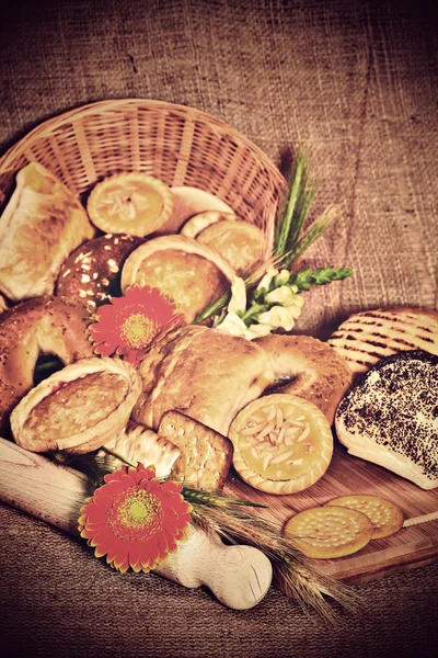 Асортимент хлібобулочних виробів — стокове фото