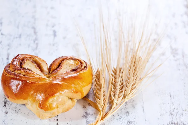 Färsk kanelbulle — Stockfoto