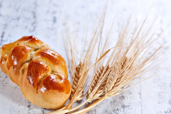 Fresh cinnamon roll — Stock Photo, Image