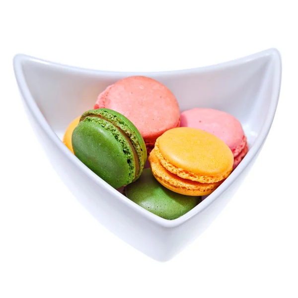 Macaroons coloridos em uma tigela — Fotografia de Stock